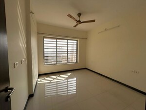 Room in 3 BHK Apartment at Soham Tropical Lagoon, Ghodbunder Road – for Rent