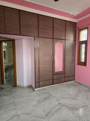 Room in 3 BHK Builder Floor at Sector 4 – for Rent
