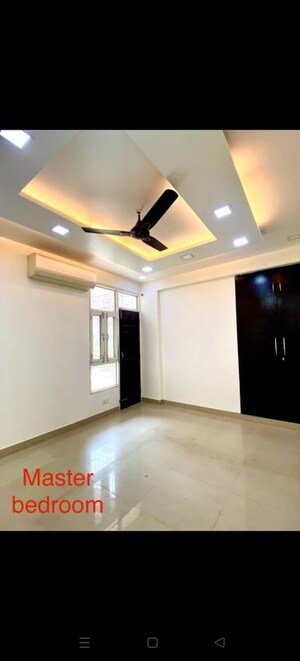 Room in 2.5 BHK Apartment at Supertech Cape Town, Sector 74 – for Rent