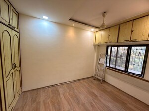 Room in 1 BHK Apartment at Neelganga Apartment, Lower Parel – for Rent