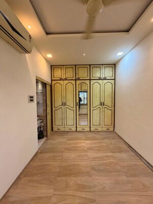 Room in 1 BHK Apartment at Neelganga Apartment, Lower Parel – for Rent