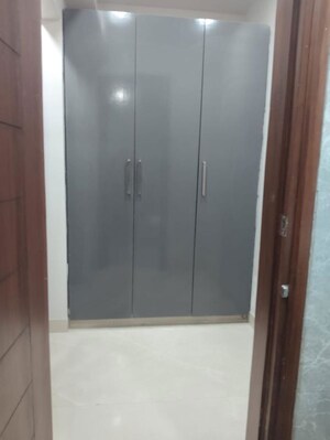 Building Lobby in 1 BHK Builder Floor at Sector 44 – for Rent