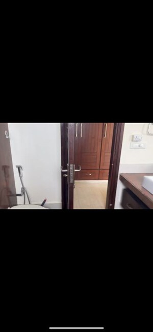 Team Area in 3 BHK Builder Floor at Sector 21 – for Rent