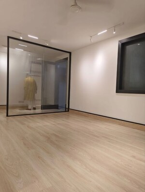 Room in 4 BHK Builder Floor at Safdarjung Enclave – for Rent