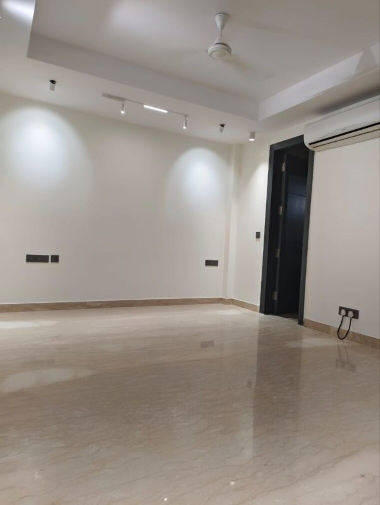 Room, safdarjung enclave 4 Bedroom 2900 Sq.Ft. Builder Floor In Safdarjung Enclave Delhi 10329954