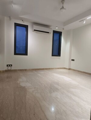 Room in 4 BHK Builder Floor at Safdarjung Enclave – for Rent