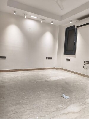 Room in 4 BHK Builder Floor at Safdarjung Enclave – for Rent
