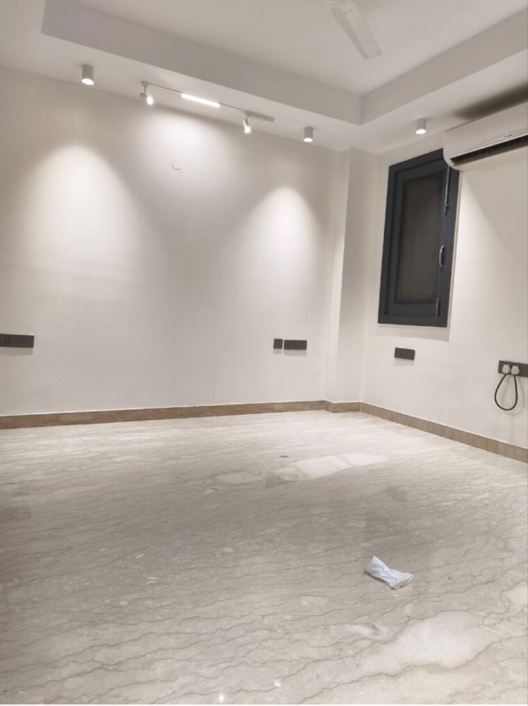 Room, safdarjung enclave 4 Bedroom 2900 Sq.Ft. Builder Floor In Safdarjung Enclave Delhi 10329954