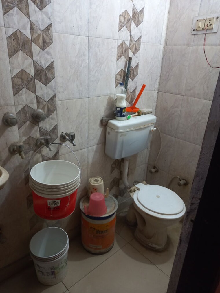 Bathroom, uttam nagar west 1 Bedroom 360 Sq.Ft. Builder Floor In Uttam Nagar West Delhi 9618050