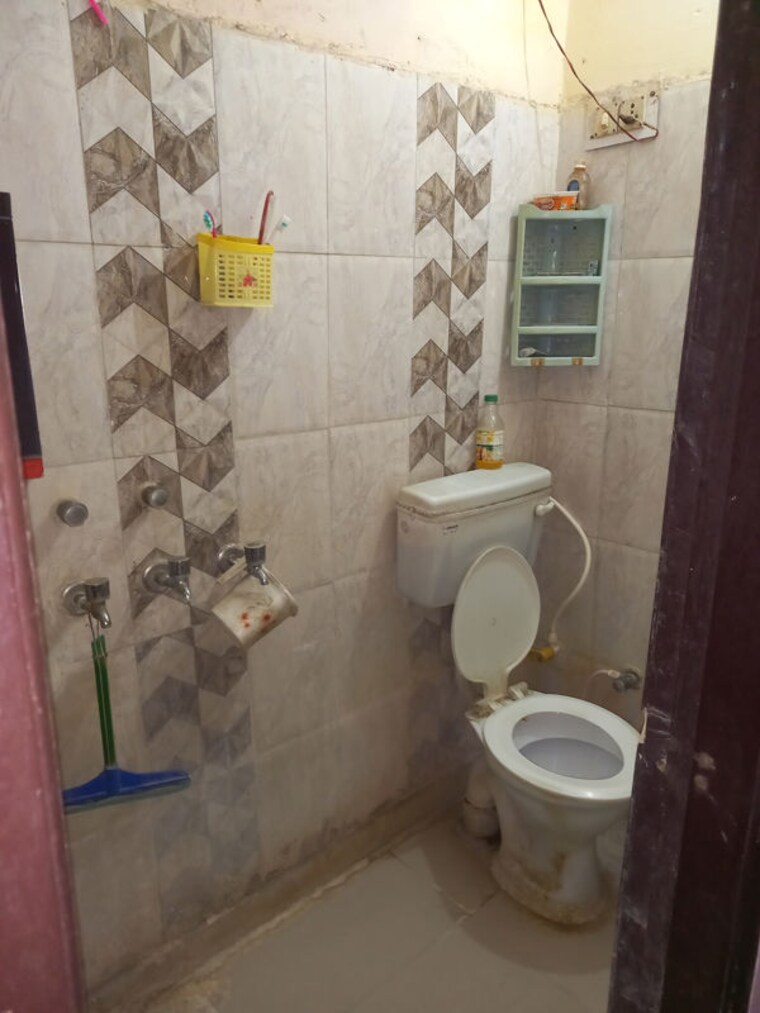 Bathroom, om vihar 1 Bedroom 400 Sq.Ft. Builder Floor In Om Vihar Delhi 9618234