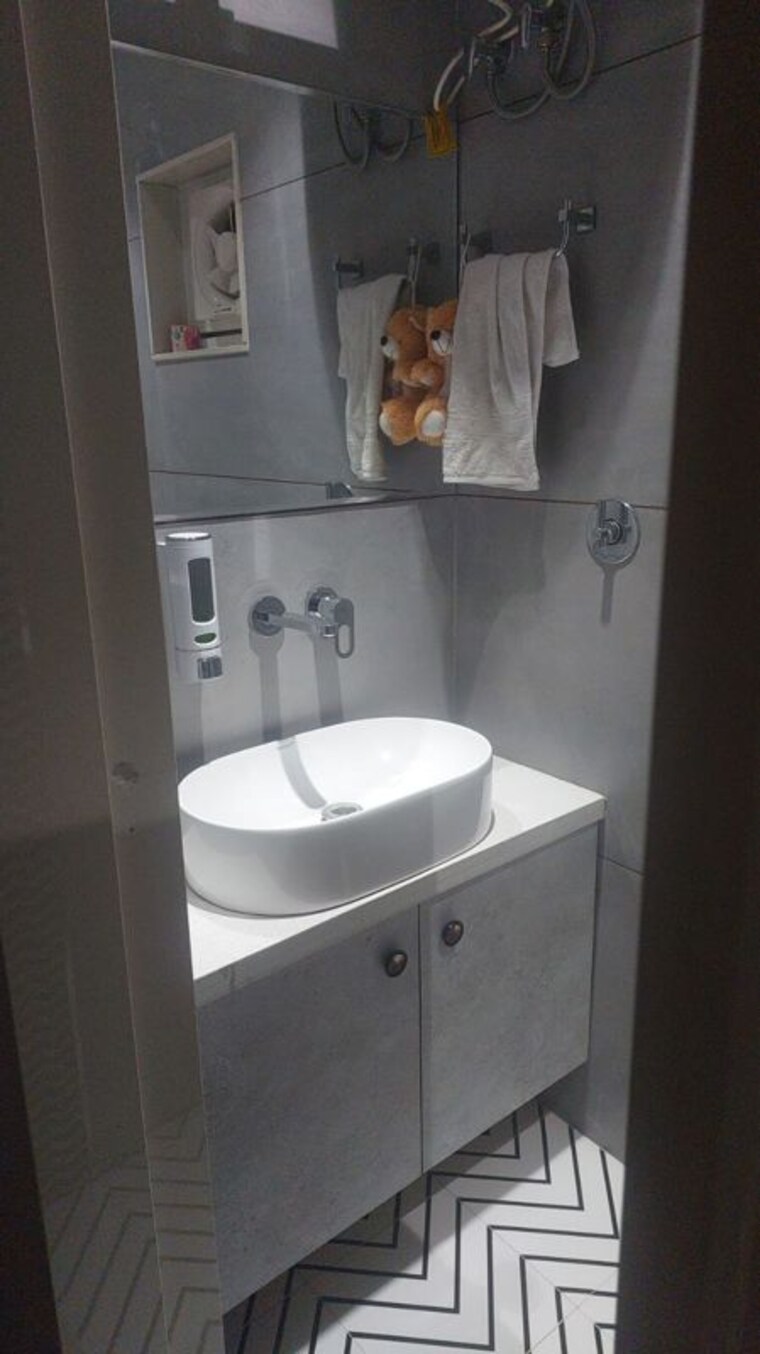 Bathroom, paras-urbane-park-phase-ii 3.5 Bedroom 2750 Sq.Ft. Apartment In Bawaria Kalan Bhopal 10330029
