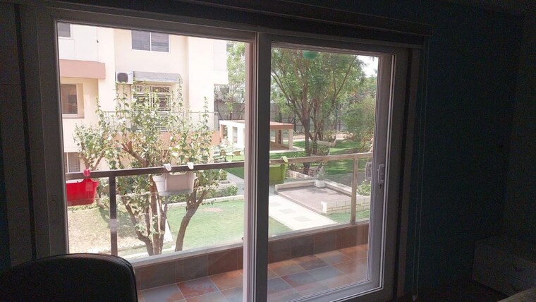 Balcony, paras-urbane-park-phase-ii 3.5 Bedroom 2750 Sq.Ft. Apartment In Bawaria Kalan Bhopal 10330029