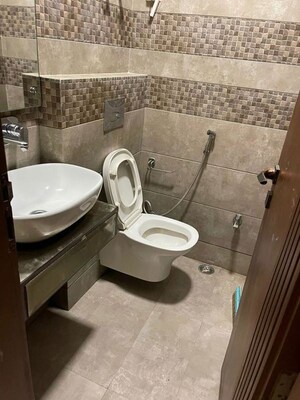 Team Area in 6 BHK Independent House at Sector 50 – for Sale