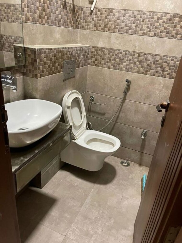 Team Area, sector 50 6 Bedroom 162 Sq.Mt. Independent House In Sector 50 Noida 10330089