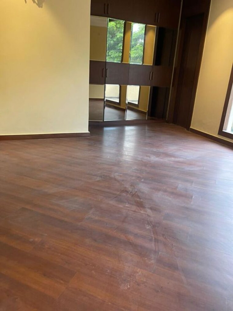 Room, sector 50 6 Bedroom 162 Sq.Mt. Independent House In Sector 50 Noida 10330089