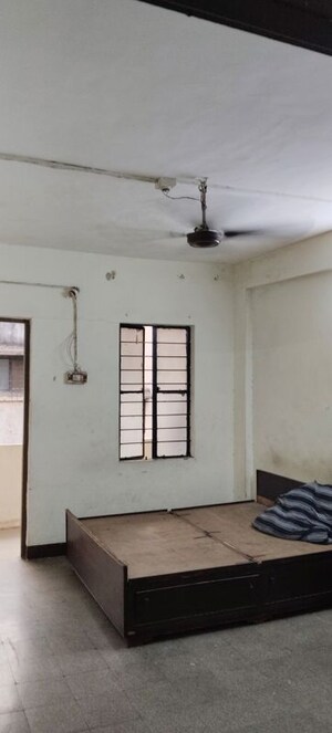 Room in 2 BHK Apartment at Shri Krishna Nagar CHS, Erandwane – for Rent