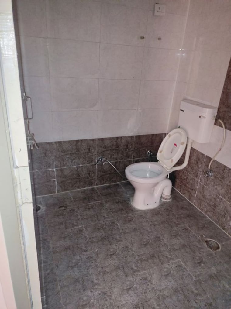 Bathroom, salaiya 3 Bedroom 3385 Sq.Ft. Apartment In Salaiya Bhopal 10330101