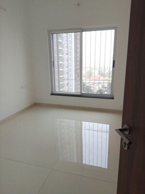 Room in 2 BHK Apartment at Runwal The Central Park, Chinchwad – for Rent