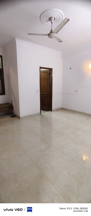 Room in 5 BHK Independent House at RWA Apartments Sector 41, Sector 41 – for Rent