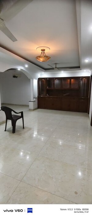 Parking in 5 BHK Independent House at RWA Apartments Sector 41, Sector 41 – for Rent