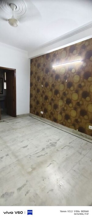 Room in 5 BHK Independent House at RWA Apartments Sector 41, Sector 41 – for Rent