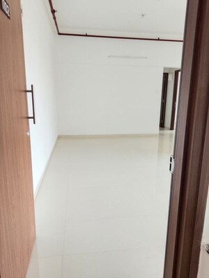 Room in 3 BHK Apartment at Runwal The Central Park, Chinchwad – for Rent