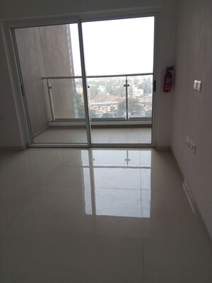 Room in 3 BHK Apartment at Runwal The Central Park, Chinchwad – for Rent