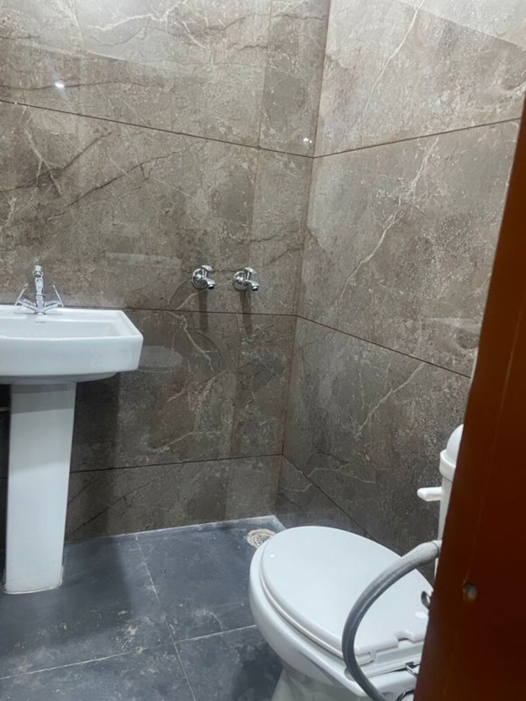Bathroom, jaipuria-sunrise-green 2 Bedroom 1250 Sq.Ft. Apartment In Lohgarh Zirakpur 10330189