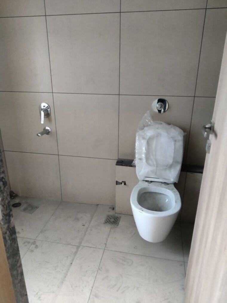 Bathroom, majestique-signature-towers 2 Bedroom 1000 Sq.Ft. Apartment In Balewadi Pune 10330151