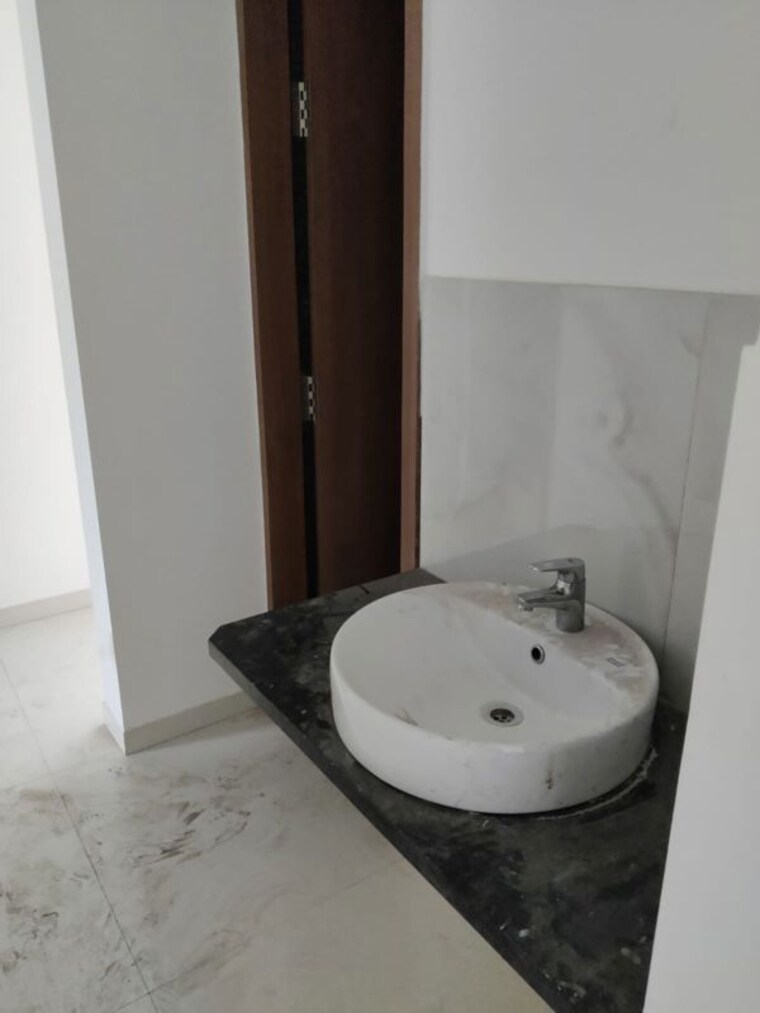 Bathroom, majestique-signature-towers 2 Bedroom 1000 Sq.Ft. Apartment In Balewadi Pune 10330151