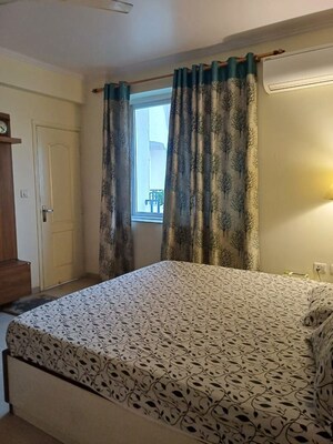 Bedroom in 5 BHK Builder Floor at Nishat Ganj – for Rent