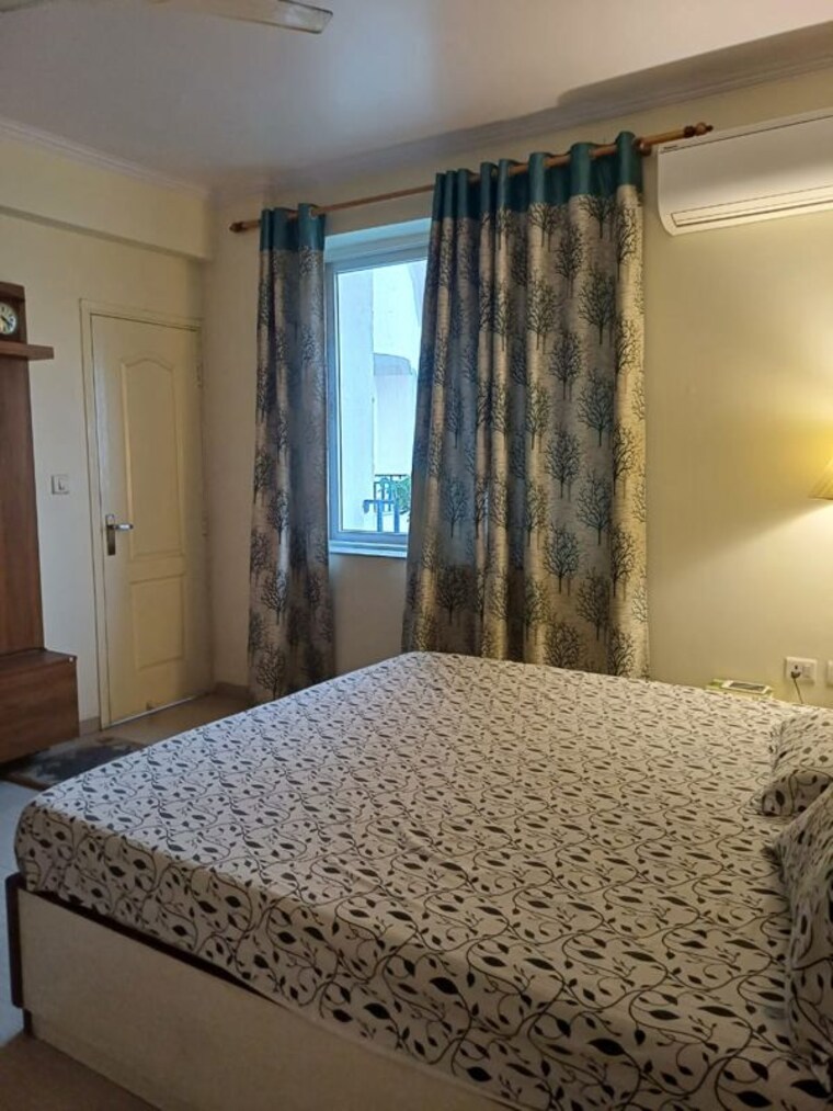 Bedroom, nishat ganj 5 Bedroom 2500 Sq.Ft. Builder Floor In Nishat Ganj Lucknow 10330201