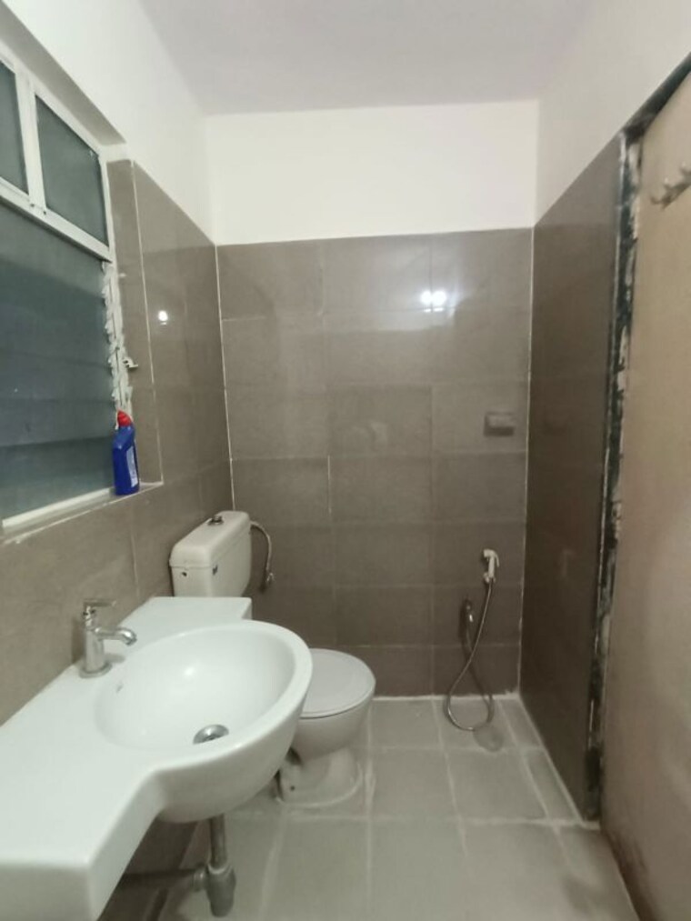Bathroom, aishwaryam-ventures 2 Bedroom 1000 Sq.Ft. Apartment In Pimpri Chinchwad Pcmc Pune 10330202
