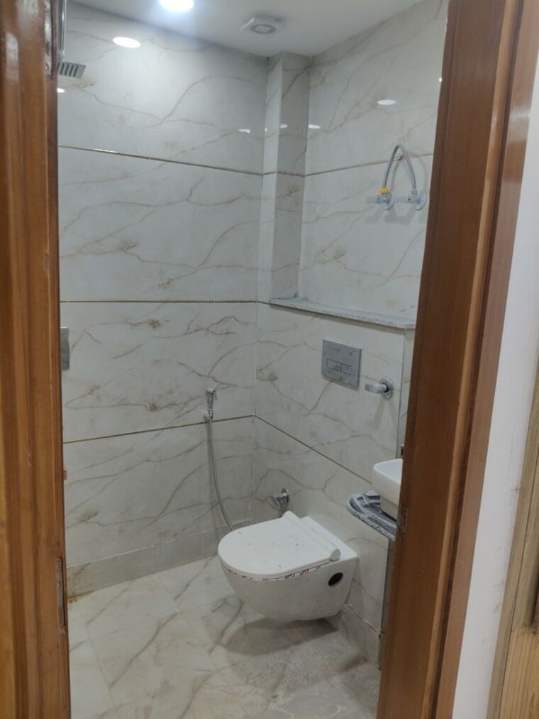 Bathroom, govindpuri 2 Bedroom 550 Sq.Ft. Builder Floor In Govindpuri Delhi 10330204