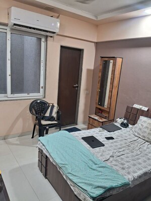 Team Area in 3 BHK Apartment at Paldi – for Rent