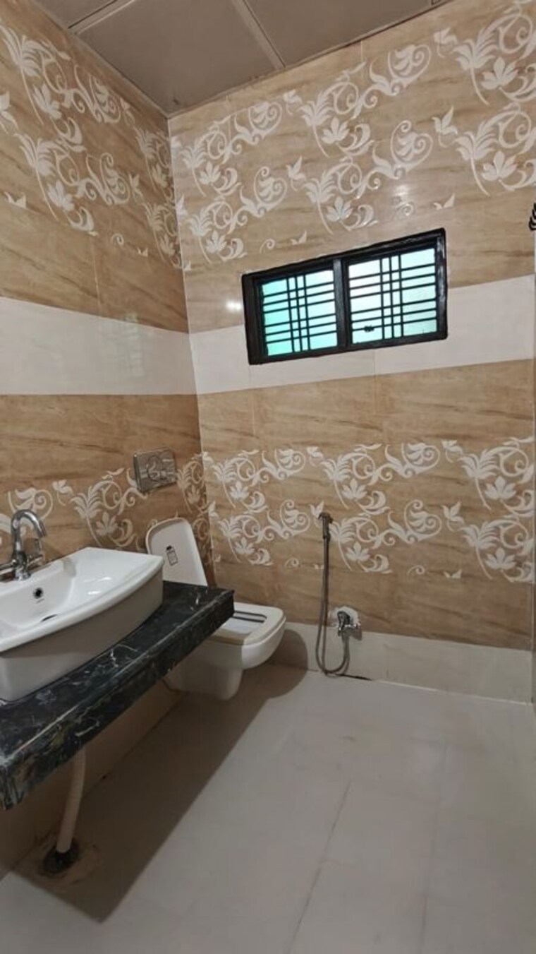Bathroom, indira nagar 2 Bedroom 1000 Sq.Ft. Builder Floor In Indira Nagar Lucknow 10330246