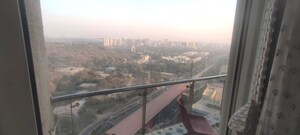 Swimming Pool in 2 BHK Apartment at Lodha Fiorenza, Goregaon East – for Rent