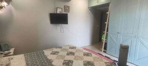 Room in 2 BHK Apartment at Lodha Fiorenza, Goregaon East – for Rent