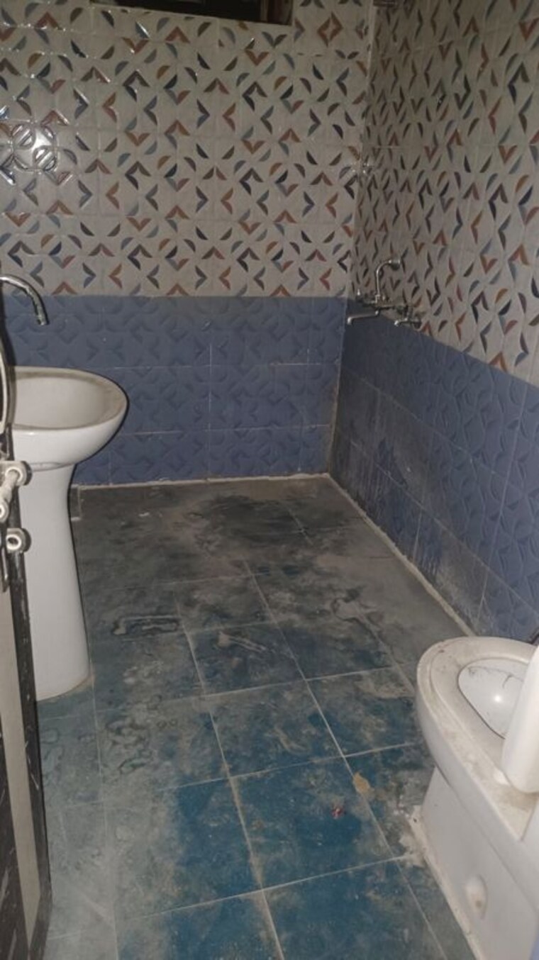 Bathroom, indira nagar 2 Bedroom 1200 Sq.Ft. Builder Floor In Indira Nagar Lucknow 10330284