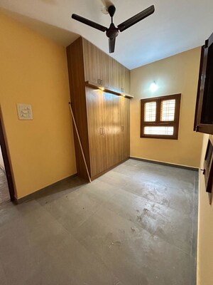 Room in 3.5 BHK Independent House at Sindhi Colony – for Rent