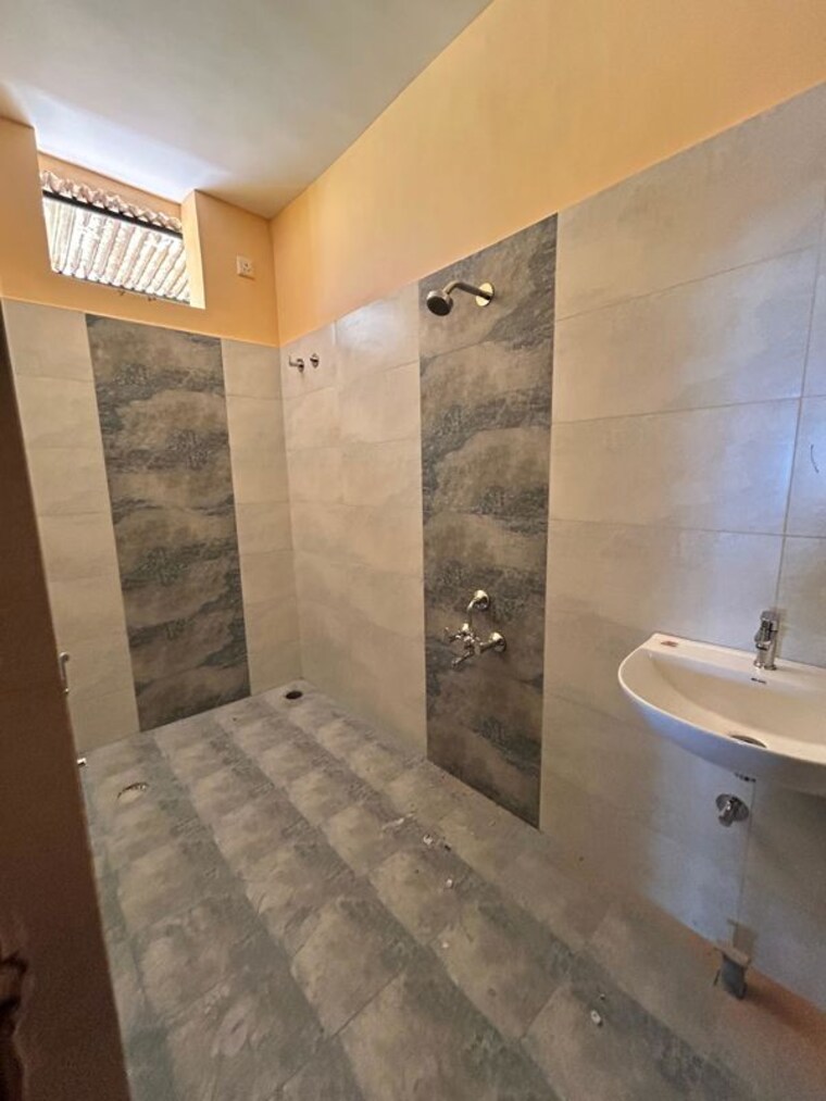 Bathroom, sindhi colony 3.5 Bedroom 2400 Sq.Ft. Independent House In Sindhi Colony Bangalore 10330277