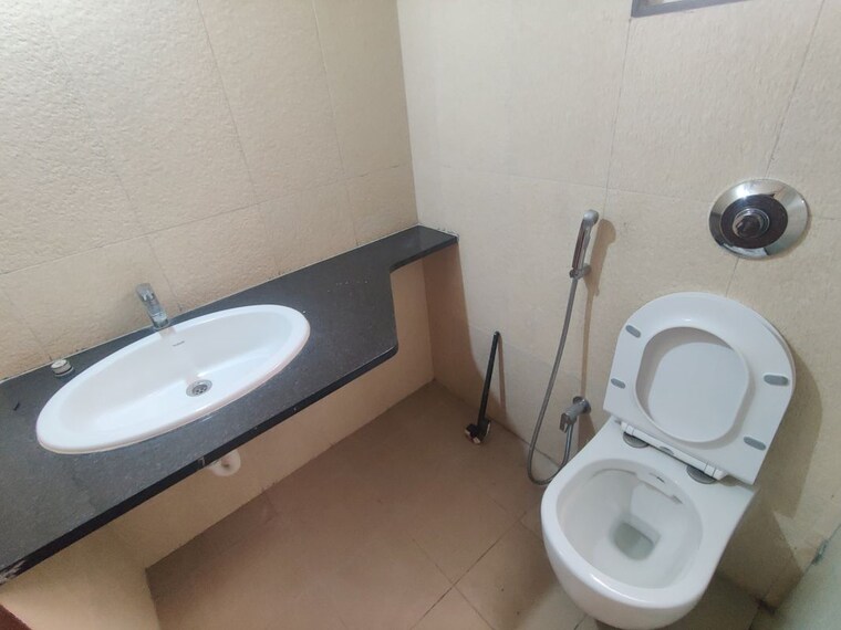 Bathroom, yashwin-supernova 2 Bedroom 950 Sq.Ft. Apartment In Wakad Pune 10330300