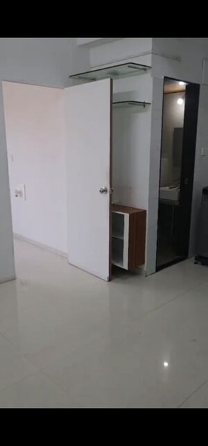 Room in 1 RK Apartment at Mayfair The View, Vikhroli West – for Rent