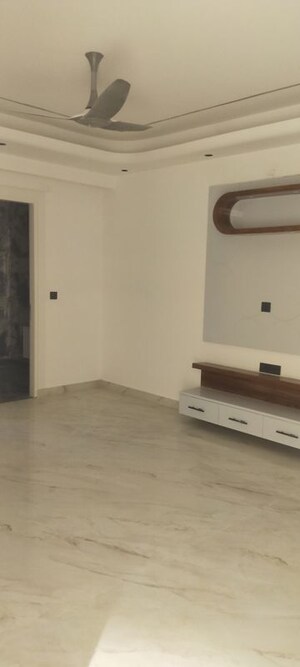 Furnished Amenities in 4 BHK Apartment at Ansal plaza, Sector 1 Vaishali – for Sale