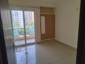 Room in 4 BHK Apartment at Amrapali Silicon City, Sector 76 – for Sale