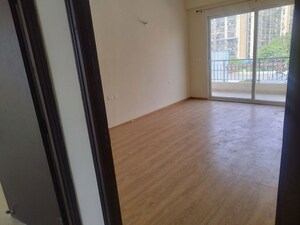 Room in 4 BHK Apartment at Amrapali Silicon City, Sector 76 – for Sale
