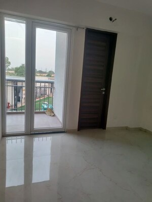 Room in 2 BHK Apartment at GLS Avenue 81, Sector 81 – for Rent