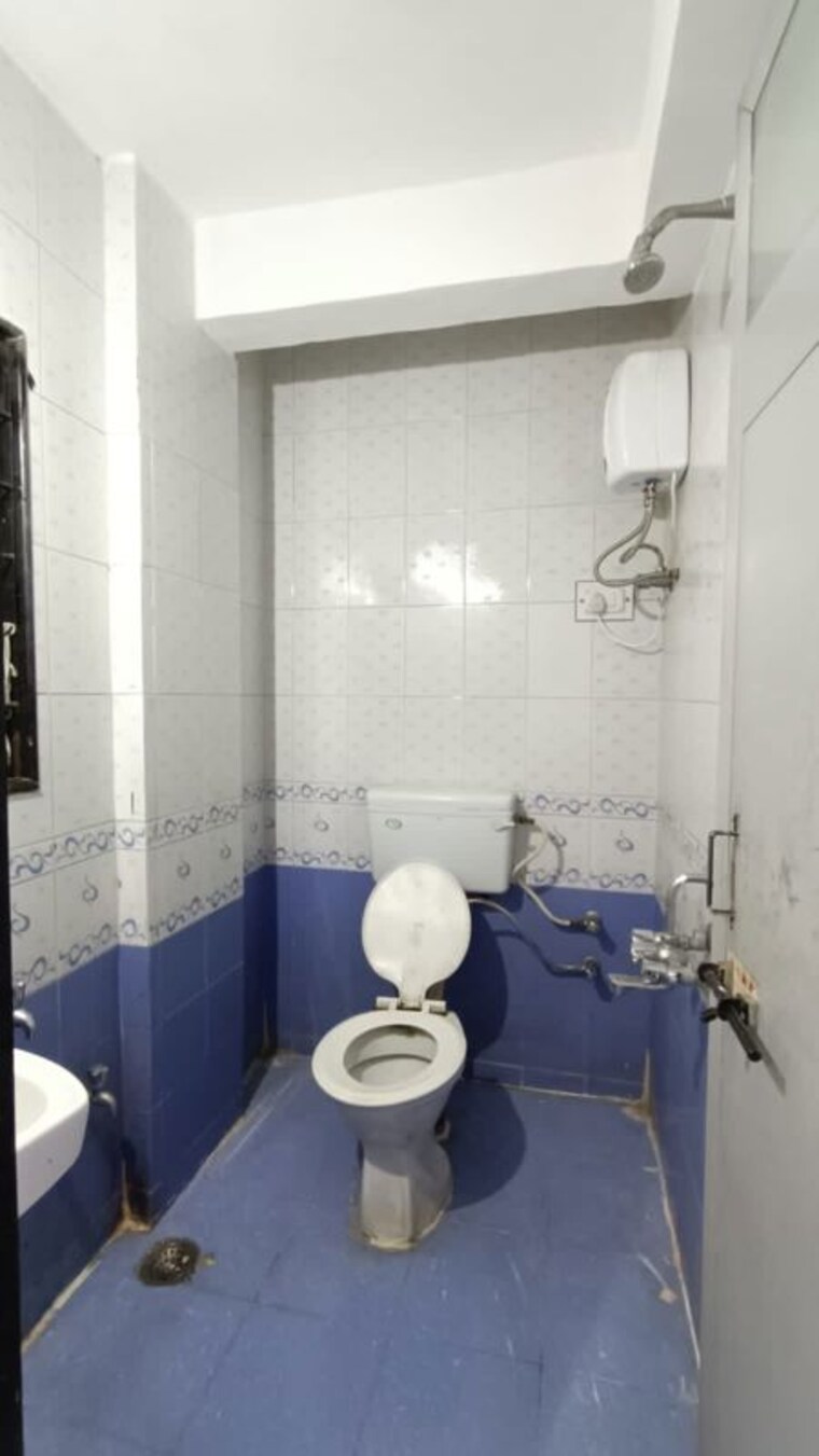 Bathroom, thorat colony Pg For Boys & Girls In Thorat Colony 10330434