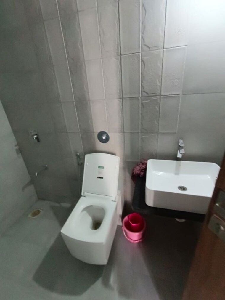 Bathroom, kohinoor-shangrila 2 Bedroom 900 Sq.Ft. Apartment In Pimpri Pune 10330466