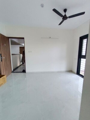 Room in 3 BHK Apartment at Kohinoor Shangrila, Pimpri – for Rent